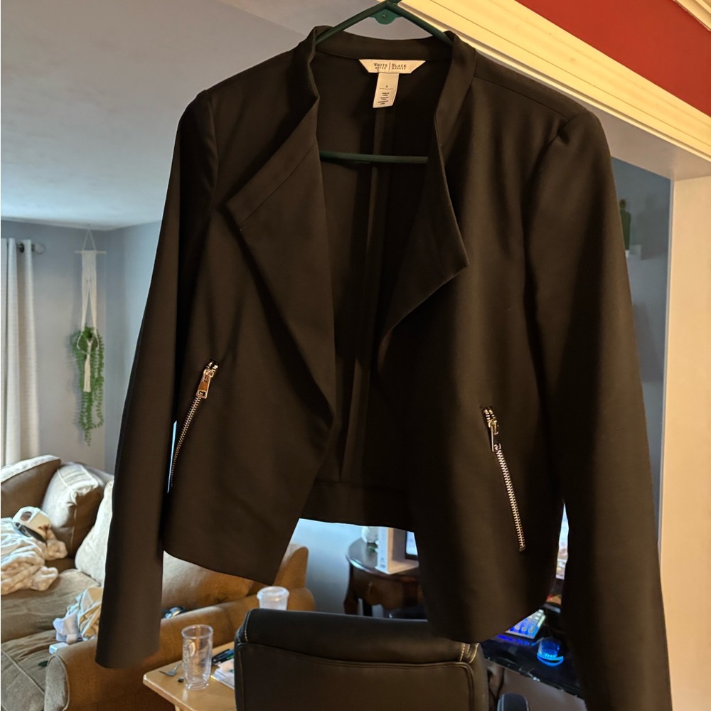White House Black Market cropped black jacket in size 6